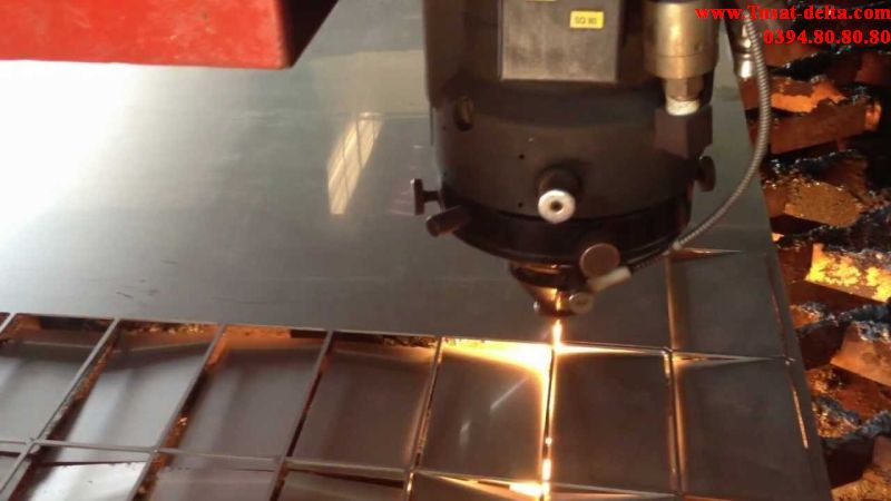 Cắt gia công kim loại bằng tia laser fiber
