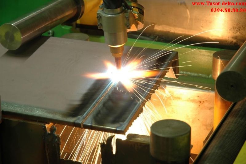 Gia công cắt laser trên kim loại 